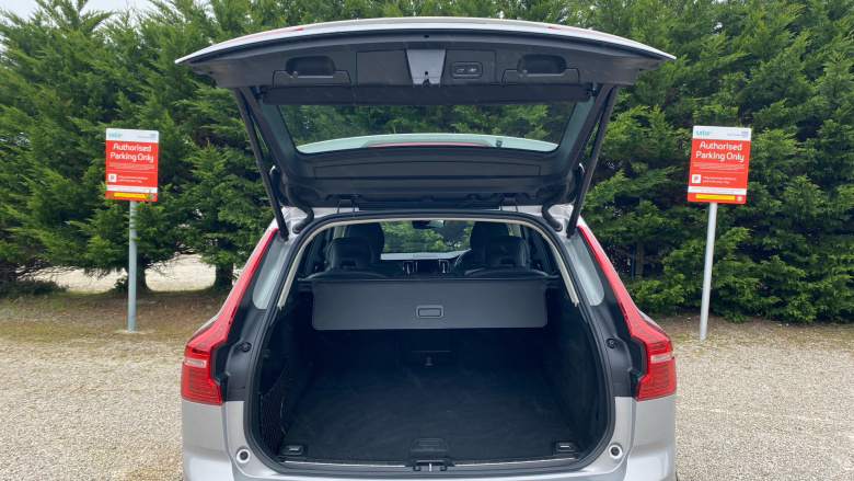 Volvo Xc60 2.0 B5P Inscription 5dr AWD Geartronic Petrol Estate